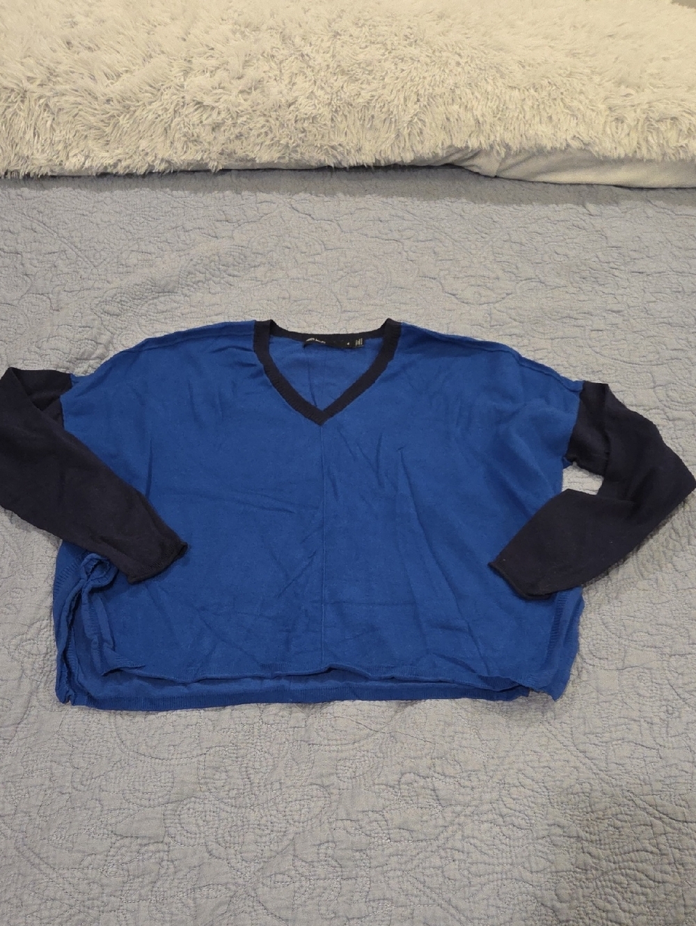 Karen Millen Royal Blue and Navy V-Neck Sweater Size 4!